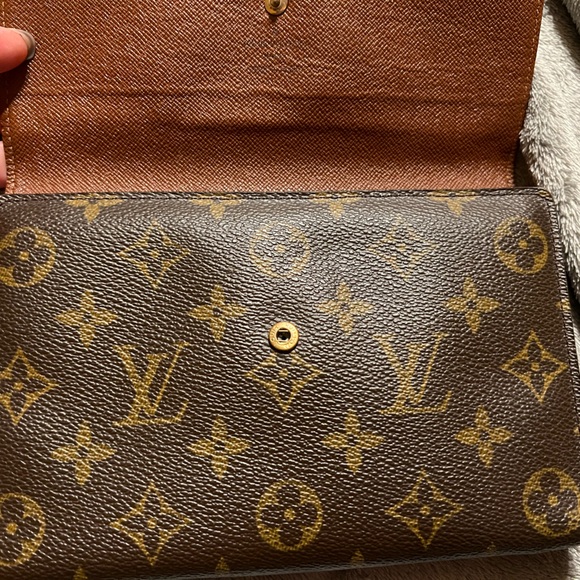 Louis Vuitton Vintage Monogram Pochette Passport - Picture 10 of 15